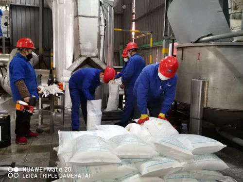 茂县企业加强疫情科学防控 开足马力生产消毒药品